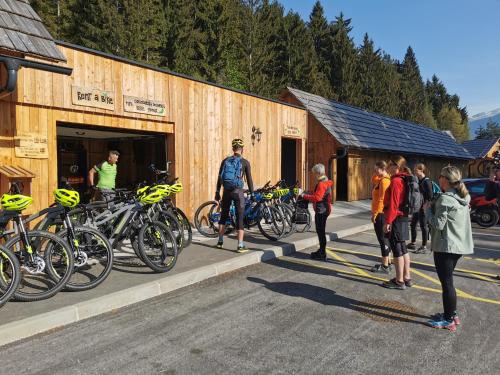 Jízda na kole v ubytování Ribno Luxury Glamping nebo okolí