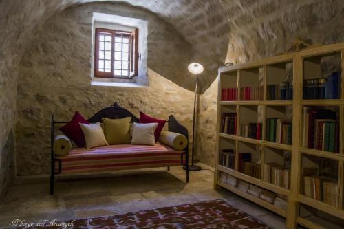 Ένα ή περισσότερα κρεβάτια σε δωμάτιο στο Il Borgo dell'Arcangelo