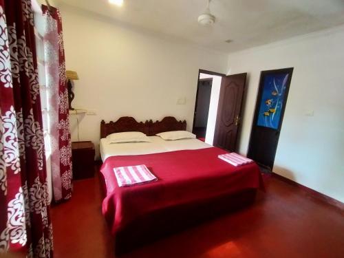 Cama o camas de una habitación en MARARI BLESSING BEACH FRONT HOMESTAY