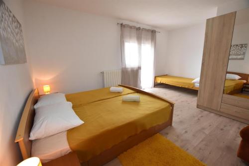 Ένα ή περισσότερα κρεβάτια σε δωμάτιο στο Apartments Calida B