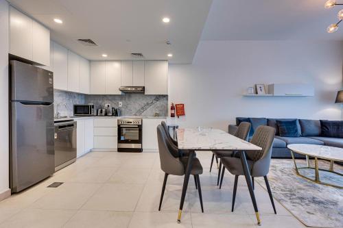 a kitchen and living room with a table and chairs at Luxury 1BD apartment in Madinat Jumeirah Living in Dubai
