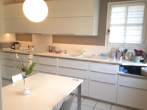 Køkken eller tekøkken på La maison des Bleuets