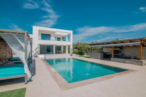 Πισίνα στο ή κοντά στο Antonia Villa - Luxurious Serenity with Private Pool, by ZanteWize
