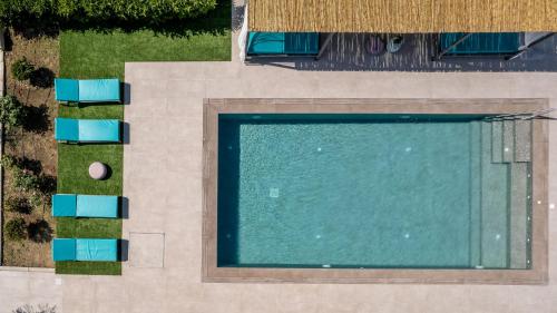 Πισίνα στο ή κοντά στο Antonia Villa - Luxurious Serenity with Private Pool, by ZanteWize