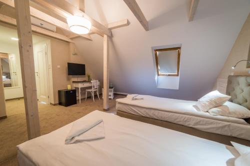 Cama o camas de una habitación en Amax Boutique Hotel