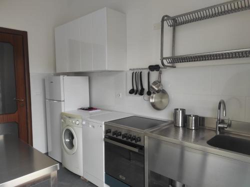 A kitchen or kitchenette at Casa Berizzi - Santa Lucia