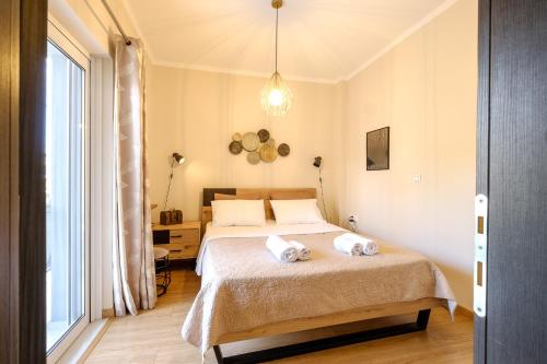 Кровать или кровати в номере Oreon Suites - 'Areti'