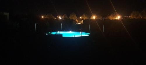 a night view of a swimming pool with lights at Résidence du golf in Fez