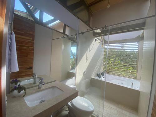 Kamar mandi di Glamping Entrearboles - Bellavista