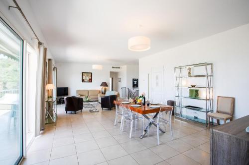 Vinaigrier Hills VI3086 by Riviera Holiday Homes