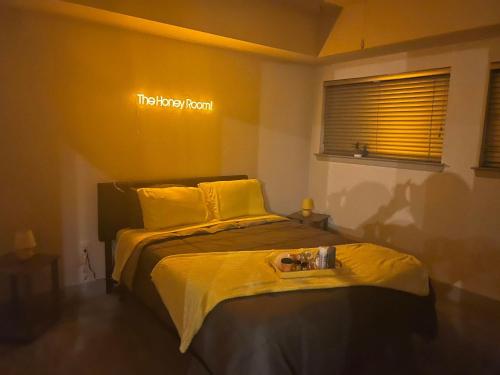 The Honey Room! – Photos 2