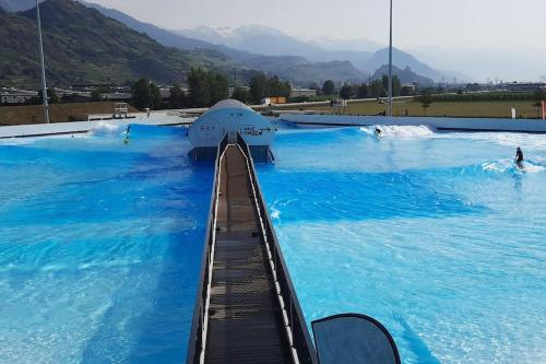 Piscina de la sau aproape de Grand appartement 6 personnes, surf, ski et randonnées