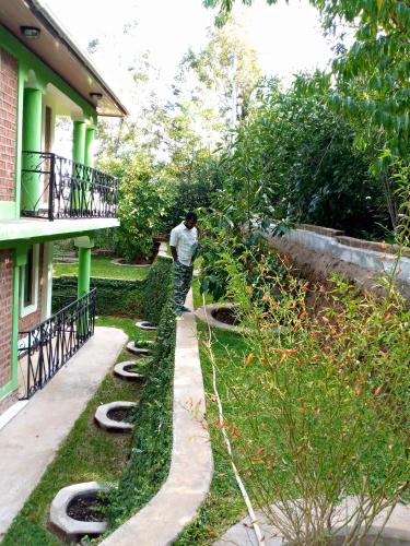 Taman di luar Galapagos Homestay