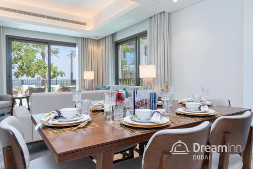  Dream Inn Apartments - Address Beach Residence Fujairah -  Room  picture :   Tea/Coffee maker    Shower    Bath                           