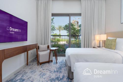  Dream Inn Apartments - Address Beach Residence Fujairah -  Room  picture :   Tea/Coffee maker    Shower    Bath                           