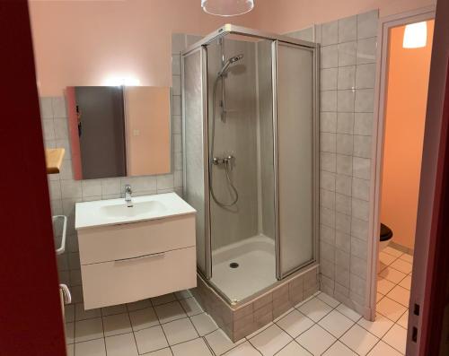 Ванна кімната в Chambres d’hôtes « Les sorbiers »