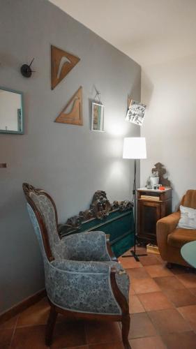 a living room with a chair and a lamp at B&B La Buonora in Sinio