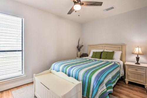 Φωτογραφία από το άλμπουμ του Walk to Ocean Coastal Home in Crystal Beach! σε Crystal Beach
