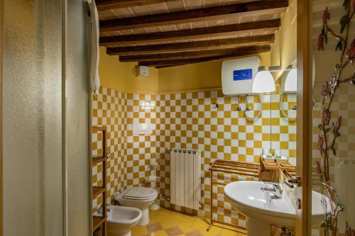 A bathroom at Residence Le Santucce