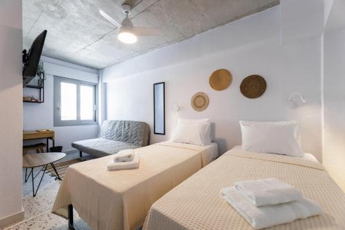A bed or beds in a room at Boho Rooms
