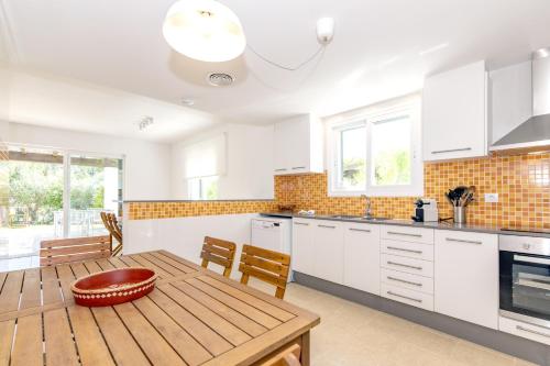 Dapur atau dapur kecil di Biniancolla Iris