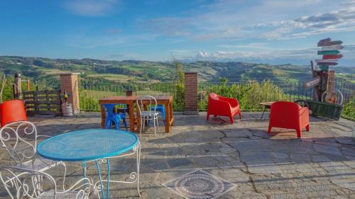 a group of chairs and tables on a patio at B&B La Buonora in Sinio