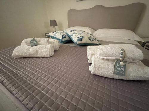 two beds with towels and pillows on top of them at Cielo e Mare Mondello in Palermo