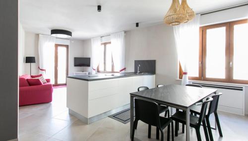 a kitchen and dining room with a table and chairs at Ferienwohnung Laura in Seneghe