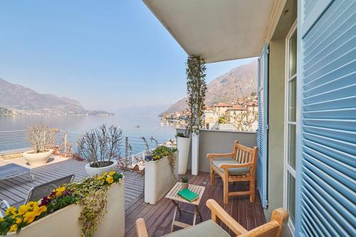 a balcony of a house with a view of the water at Hotel Villa Aurora in Lezzeno