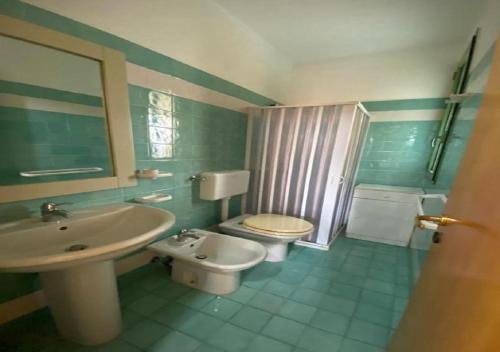 a bathroom with a sink and a toilet at Casa Mary Baia Verde in Baia Verde