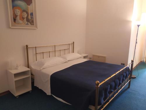 Postel nebo postele na pokoji v ubytování Doge Inn
