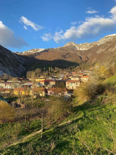 a small town in a valley with mountains at Guest House Sabriu in Rabdisht