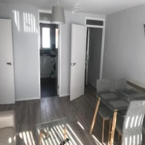 Zona de estar de Modern 2 Bed Apt. 5 Mins to Common Wealth Games
