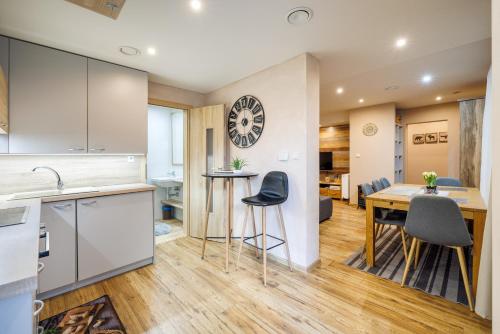 a kitchen and dining room with a table and chairs at Apartman Nosek in Donovaly