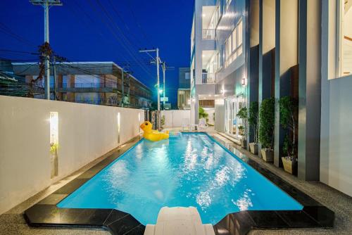 a swimming pool with a rubber duck in a building at Olivia Beach Sea and Sky Pool Villa Huahin in Ban Bo Fai (1)