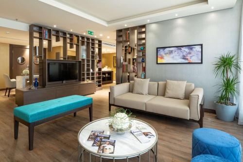 TV a/nebo společenská místnost v ubytování Radisson Blu Hotel, Jeddah Corniche