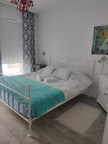 เตียงในห้องที่ Przytulny apartament blisko Motławy i Neptuna