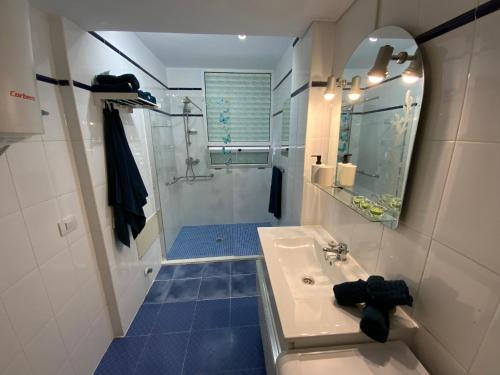 Great location, in the heart of Puerto Del Carmen, Aguazul with VV Licence
