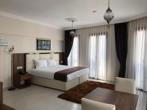 a bedroom with a bed and a table and chairs at En Kaya Hotel in North Nicosia
