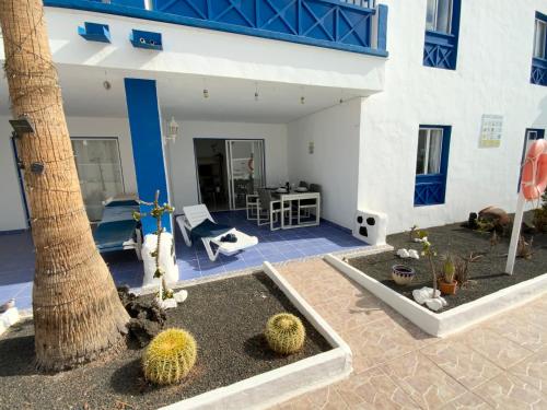 Great location, in the heart of Puerto Del Carmen, Aguazul with VV Licence