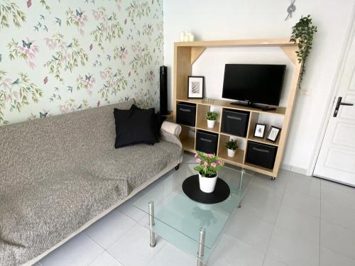 Great location, in the heart of Puerto Del Carmen, Aguazul with VV Licence