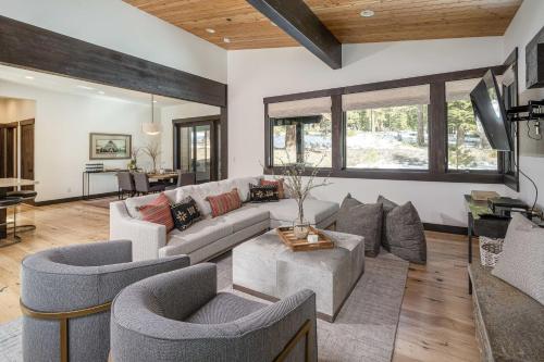 Lavish & Modern Alpine Escape – Photos 2