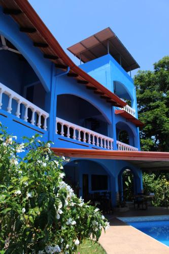 Swimming pool sa o malapit sa El Paraiso Azul