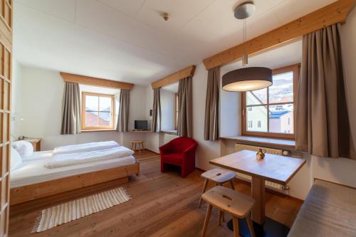 Postel nebo postele na pokoji v ubytování Hotel Greif