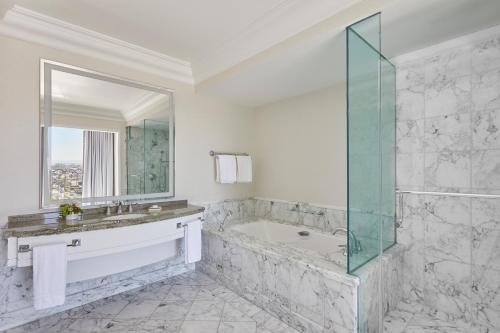 Beverly Wilshire, A Four Seasons Hotel Image