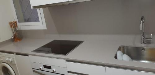 Kuchyň nebo kuchyňský kout v ubytování Piso 2da línea de playa en Marbella
