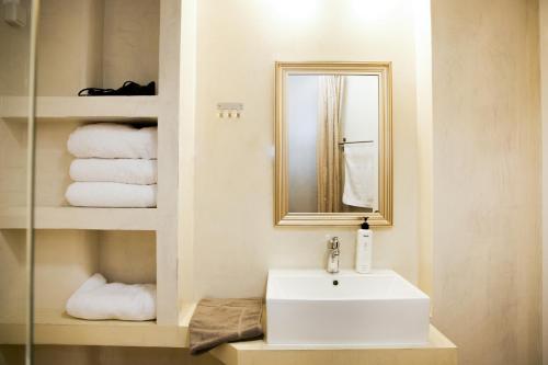 Koupelna v ubytování Praxitelis Luxury Apartments