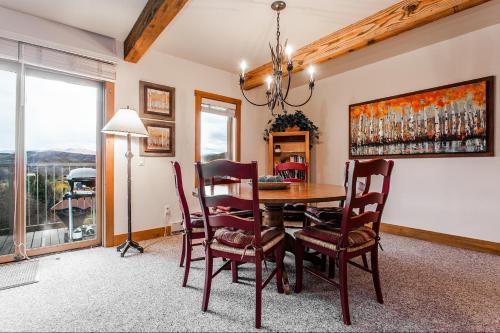 Ruang duduk di Snowmass Mountain by Snowmass Vacations