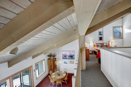 Ruang duduk di Snowmass Mountain by Snowmass Vacations
