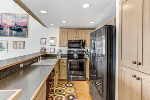 Dapur atau dapur kecil di Snowmass Mountain by Snowmass Vacations